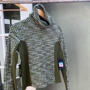 Nike women’s run pullover